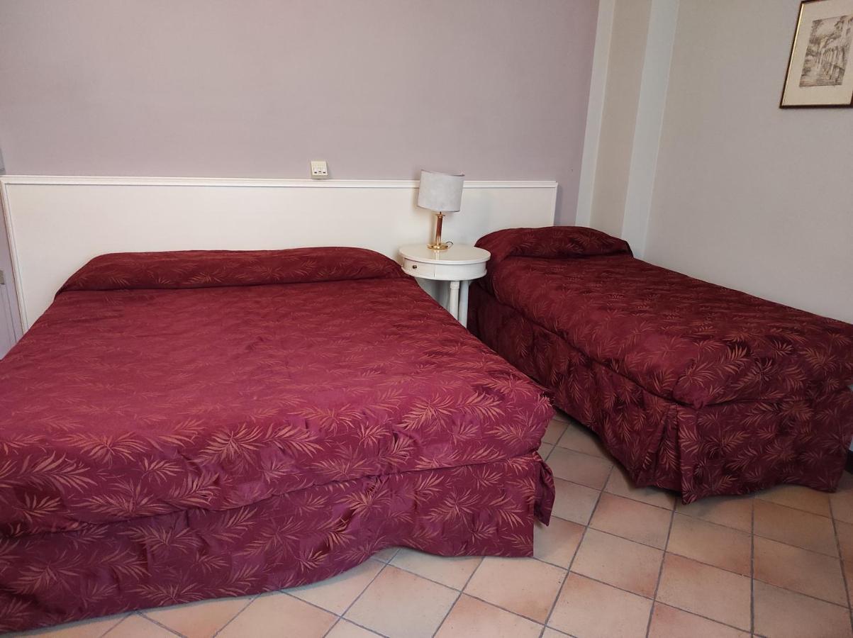 פוליניו Hotel Le Mura מראה חיצוני תמונה