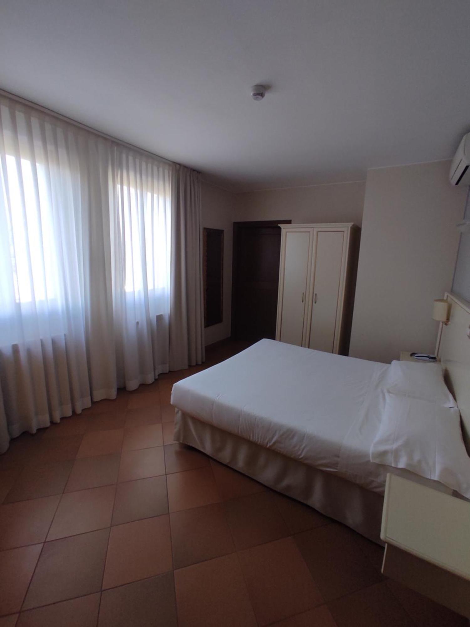פוליניו Hotel Le Mura מראה חיצוני תמונה