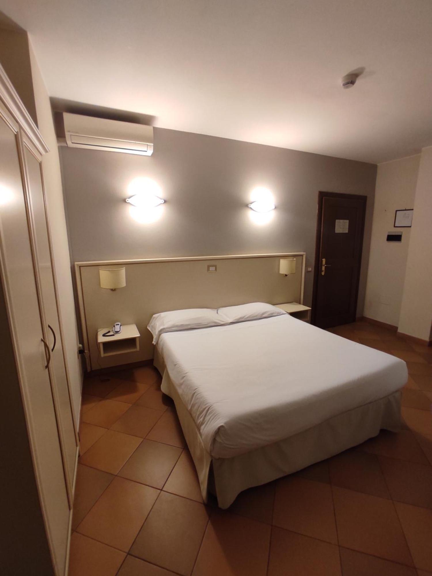 פוליניו Hotel Le Mura מראה חיצוני תמונה