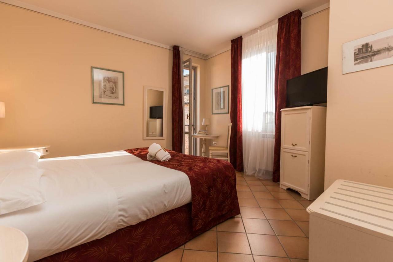 פוליניו Hotel Le Mura מראה חיצוני תמונה