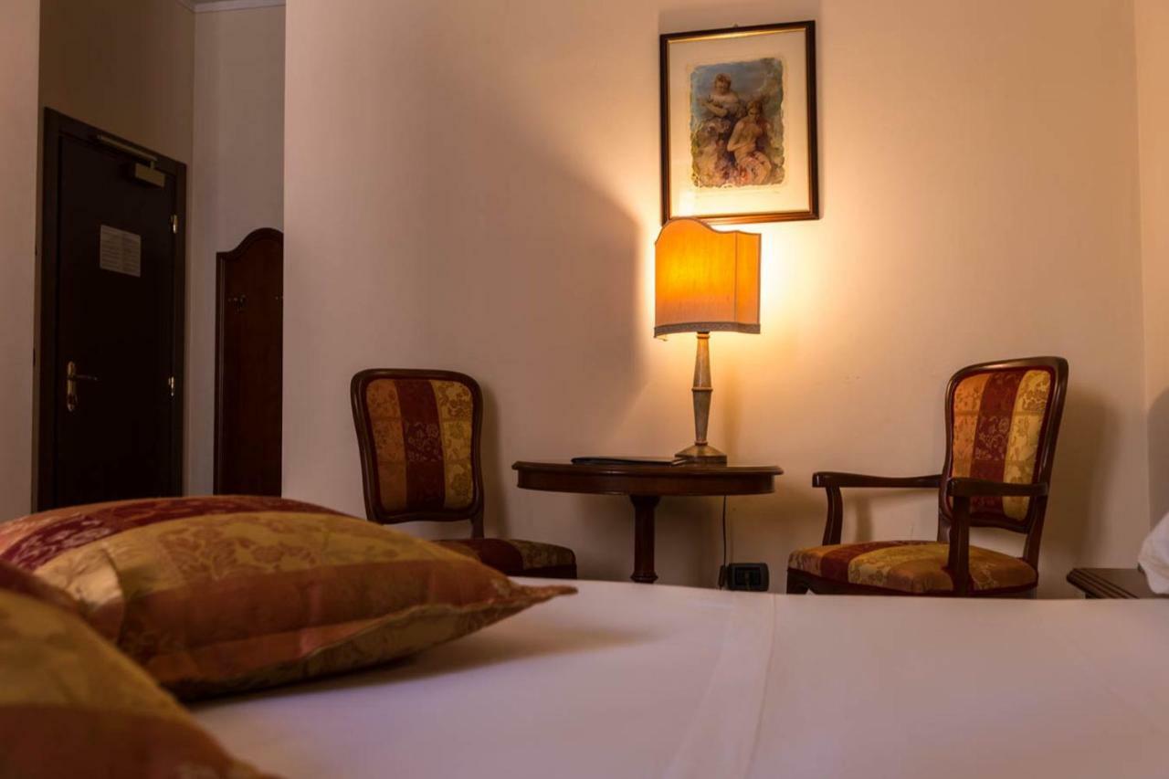 פוליניו Hotel Le Mura מראה חיצוני תמונה